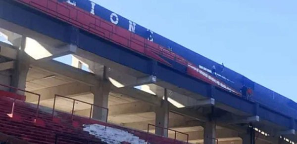 Tribunaya Messinin adını verdilər - Foto