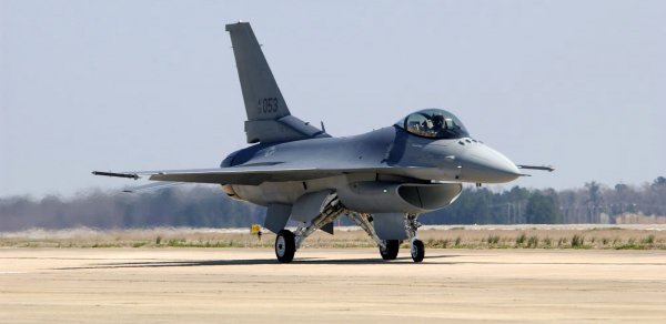 Niderland Rumıniyaya bir avroya 20-yə yaxın F-16 satıb