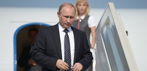 Vladimir Putin Belarusa səfər edib