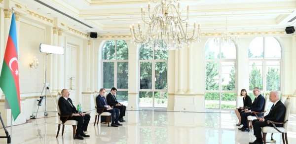 İlham Əliyev: Azərbaycan ilə Aİ arasında yüksək səviyyəli təmaslar yeni səhifənin açılmasına şərait yaradır