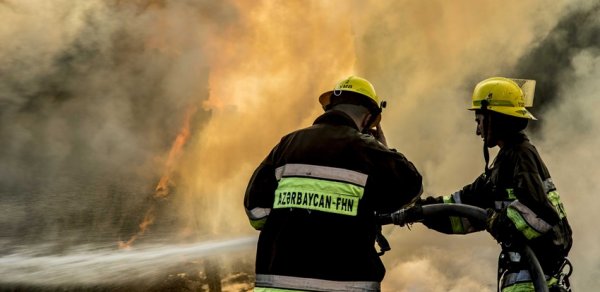 Tərtərdə çardaq yanıb, 2500 ot bağı məhv olub və 3 inək ölüb