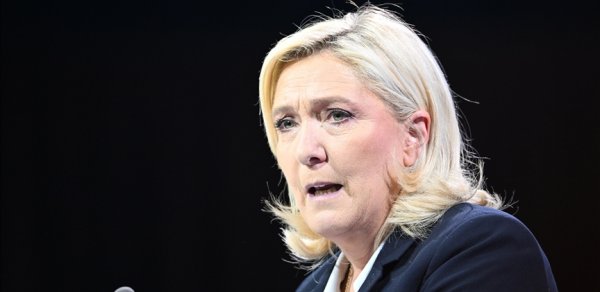 Le Pen: Makron Fransa parlamentini tezliklə buraxa bilər
