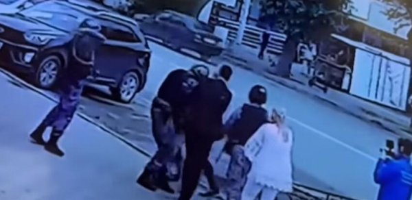 Sverdlovskda daha bir zorakılıq: Bu dəfə qadını döydülər - Video