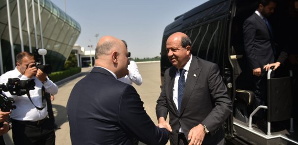 Ersin Tatar Azərbaycana gəldi
