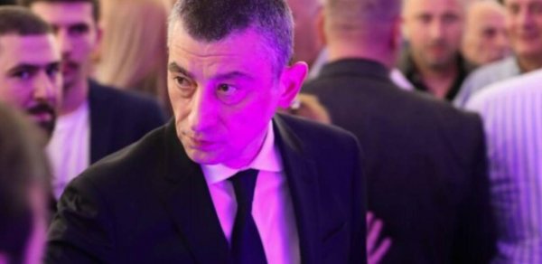 Gürcüstan parlamentində müxalif deputatların fəaliyyətinə xitam verildi