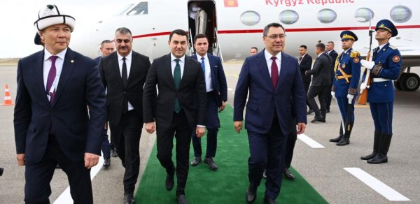 Qırğızıstan Prezidenti Sadır Japarov Azərbaycana səfərə gəlib