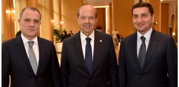 Şimali Kipr Prezidenti Şuşada Ceyhun Bayramov və Hikmət Hacıyevlə görüşüb