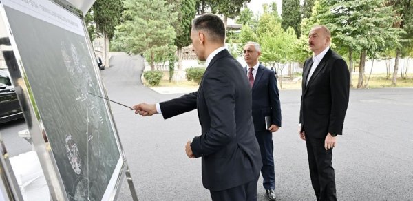 İlham Əliyev Xankəndi-Şuşa kanat yolunun inşası üçün seçilmiş əraziyə baxıb
