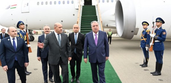 Tacikistan Prezidenti Azərbaycana səfərə gəlib
