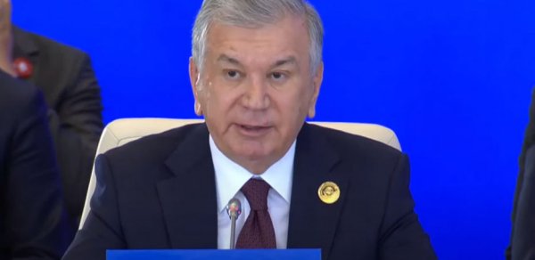 Şavkat Mirziyoyev Prezident İlham Əliyevin İƏT-in 17-ci Zirvə görüşünün sədri seçilməsini təklif edib