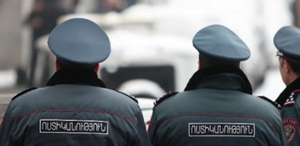 Polis "Ermənistan Elektrik Şəbəkələri" şirkətində əməliyyat keçirir