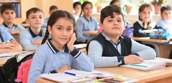 Azərbaycanda bu şagirdlər pulsuz məktəbli formaları alacaq