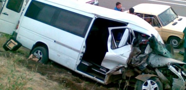 Ağdam-Füzuli yolunda mikroavtobus aşıb, 20 nəfər xəsarət alıb