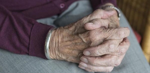 Alimlərdən yeni kəşf - Parkinson xəstəliyinin ilkin əlamətləri məlum oldu