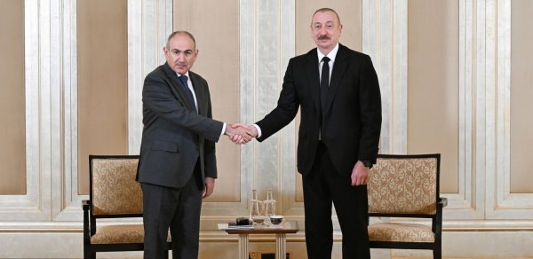 İlham Əliyevin Paşinyanla görüşü başladı