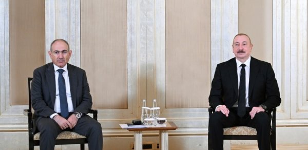 İlham Əliyevlə Paşinyan arasında görüş bitib