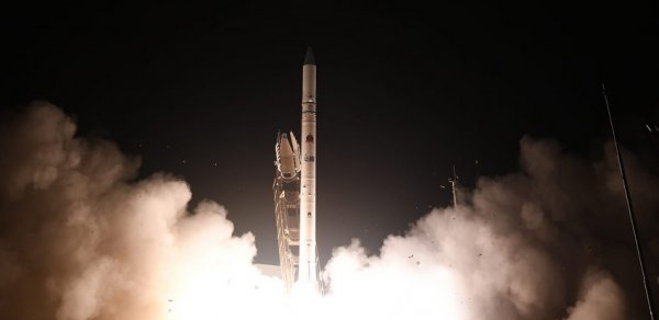 İsrail kosmosa ilk rabitə peykini buraxıb