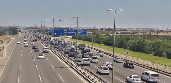 Aeroport yolunda qəza - Sıxlıq yarandı