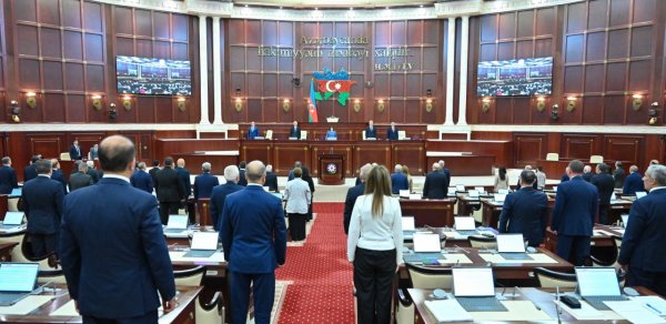 Deputatlar tətilə çıxdı
