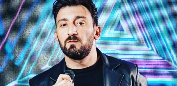 "Çayxananın tüstülü otaqlarından Flora Kərimovaya qədər qalxmaq..." - Aydın Sani