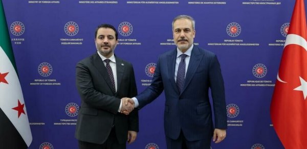 Hakan Fidan suriyalı həmkarı ilə İsrailin hücumlarını müzakirə edib