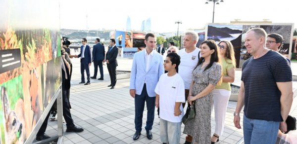 Leyla Əliyeva Dənizkənarı bulvarda sərgi açılışında
