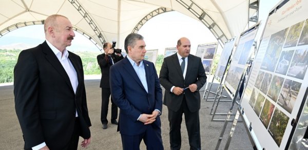 İlham Əliyev və Qurbanqulu Berdiməhəmmədov Füzuli şəhərinin dağıdılmış yerlərinə baxıblar - FOTOLAR