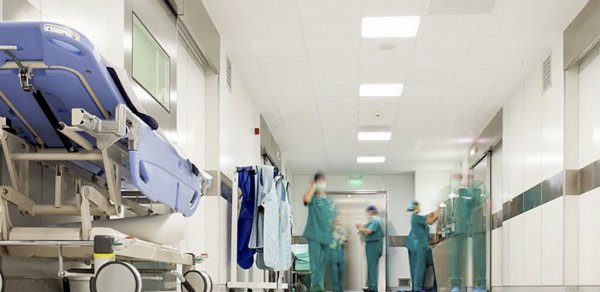 Gəncədə 7 yaşlı uşaq karuseldən yıxıldı