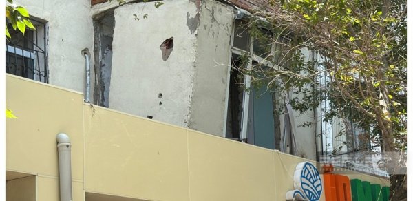 Sumqayıtda binanın eyvanı uçdu – əraziyə aidiyyəti qurumlar cəlb olunub