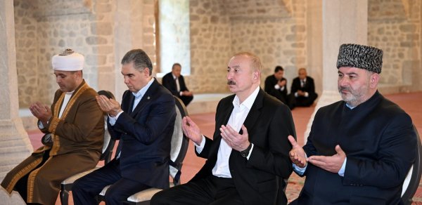 Prezidentlər Şuşada Yuxarı Gövhər Ağa məscidində - FOTOLAR