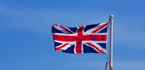 Böyük Britaniya gəncləri siyasətə cəlb edir: Seçki hüququ 16 yaşa endirildi