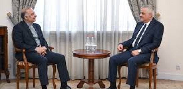İran səfiri İrəvanda Zəngəzur dəhlizindən danışdı