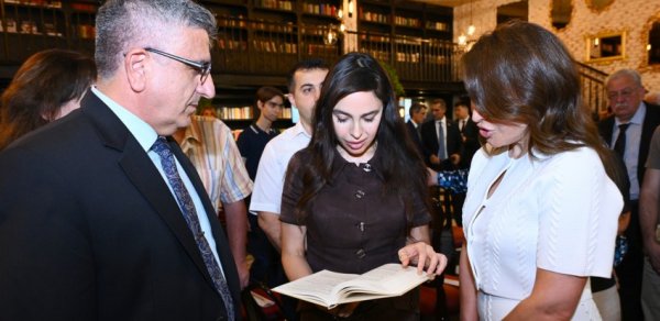 Leyla Əliyeva Bakı Kitab Mərkəzində “Tanımadığımız Konfutsi” adlı gecədə iştirak edib - FOTOLAR