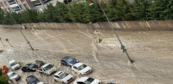 Ankarada DAŞQIN: Evlər su altındı qaldı
