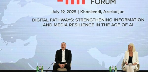 İlham Əliyev Forum iştirakçıları ilə görüşür - Canlı yayım