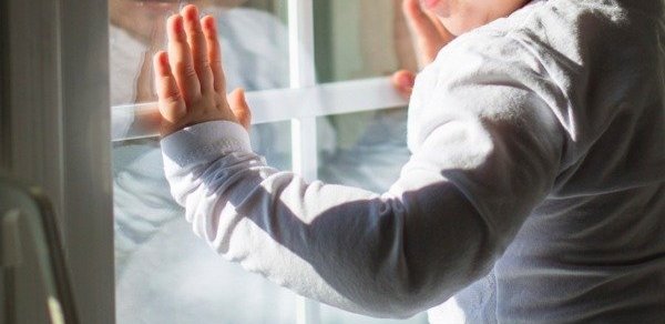Naxçıvanda azyaşlı beşinci mərtəbədən yıxıldı