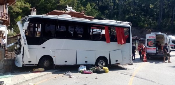 Türkiyədə avtobus qəzası: 35 nəfər xəsarət alıb