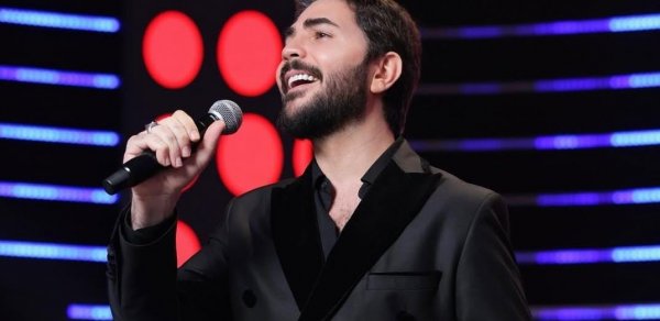 Elçin bu dəfə şəhid övladları üçün oxudu