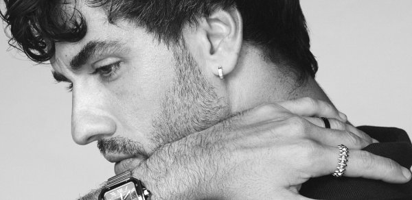 Aras Aydın "Vogue Türkiye"nin üz qabığında - FOTOLAR