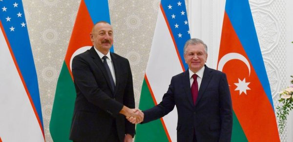 İlham Əliyev Şavkat Mirziyoyevi ad günü münasibətilə təbrik etdi
