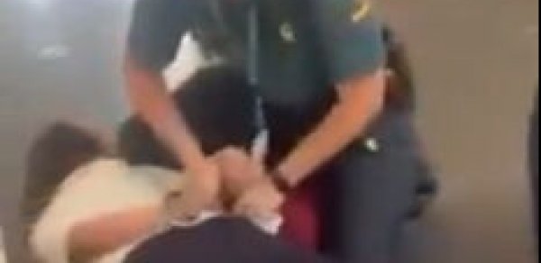 Təyyarədə soyqırım mahnısı oxuyan israilli turistlər saxlanıldı