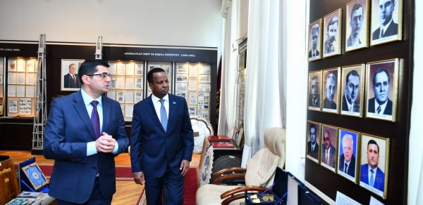 Somali Federativ Respublikasının xarici işlər və beynəlxalq əməkdaşlıq naziri ADNSU-da - FOTOLAR