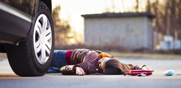 İsmayıllıda avtomobil piyadanı vuraraq öldürüb