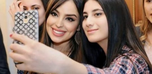 Aydan Əliyeva Leyla Əliyevanın sözlərinə mahnı bəstələdi - VİDEO