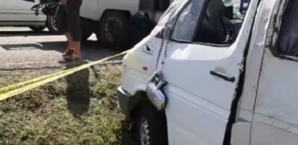 Şəmkirdə mikroavtobus yük avtomobili ilə toqquşdu
