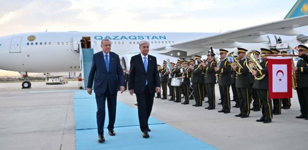 Qazaxıstan prezidenti Türkiyəyə getdi