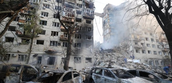 Rusiyanın Kiyevə raket zərbəsi nəticəsində bir nəfər ölüb, onlarla yaralı var