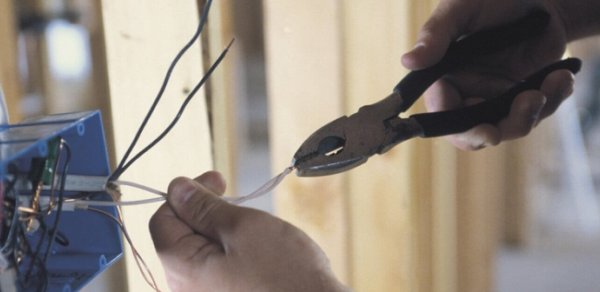 Lerikdə 53 yaşlı rabitəçini elektrik cərəyanı vurub öldürdü