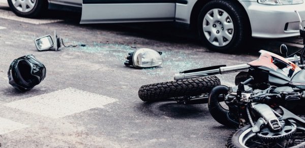 Bakıda moped avtomobilə çırpılıb, ölən var