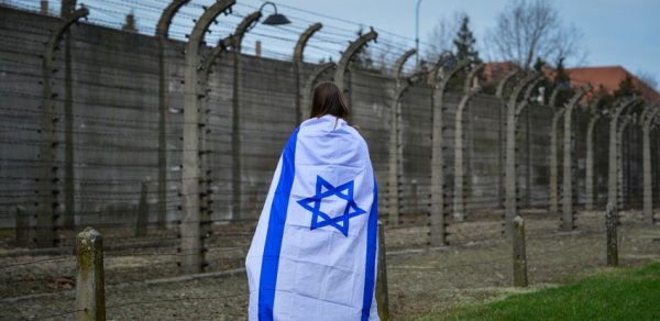 İsrail heyətinə bayrağını Birkenau ölüm düşərgəsinə keçirməyə icazə verilməyib